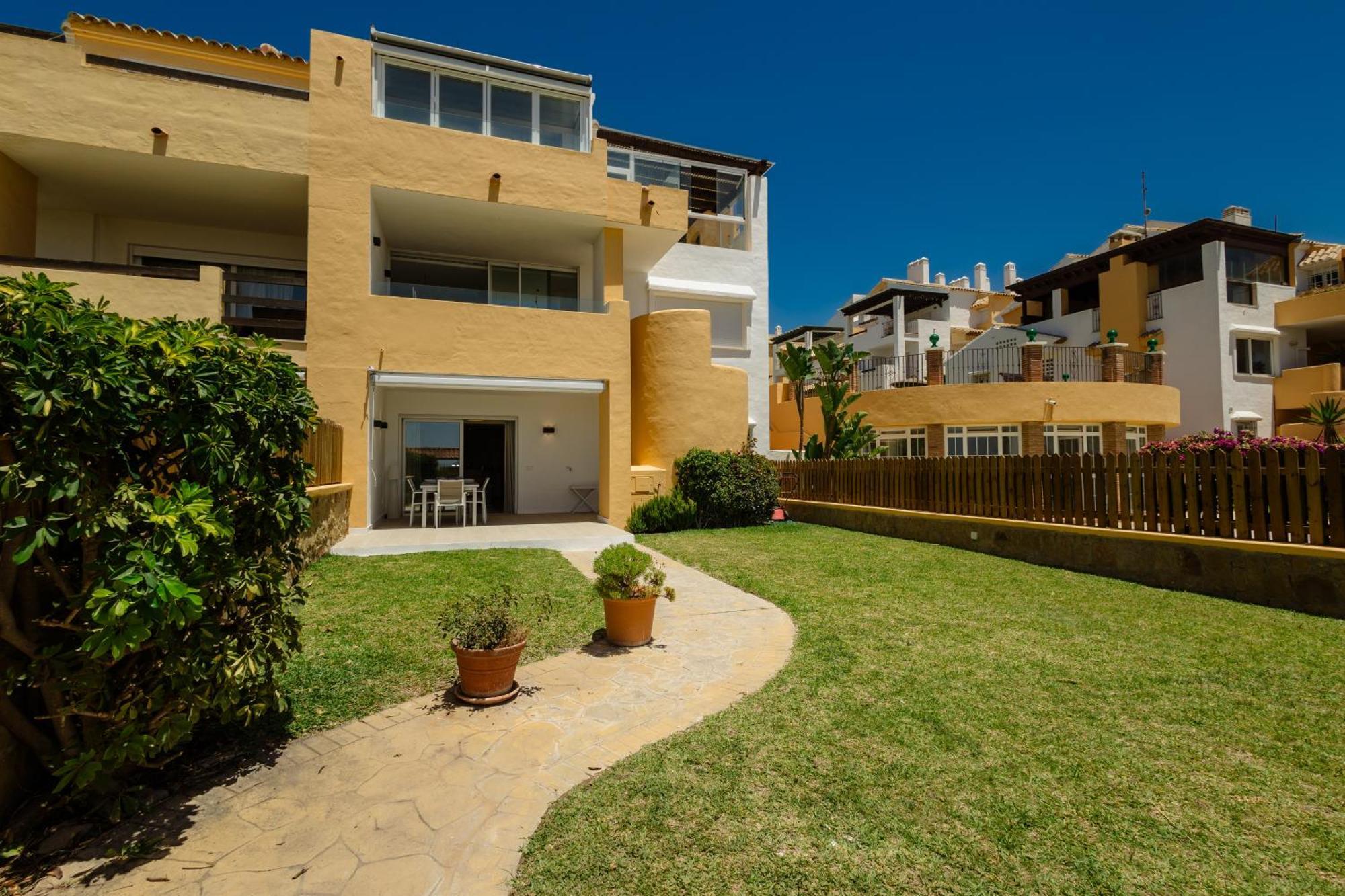 Renovated Apartment With Garden And Direct Beach Access, Marbella East Exterior foto