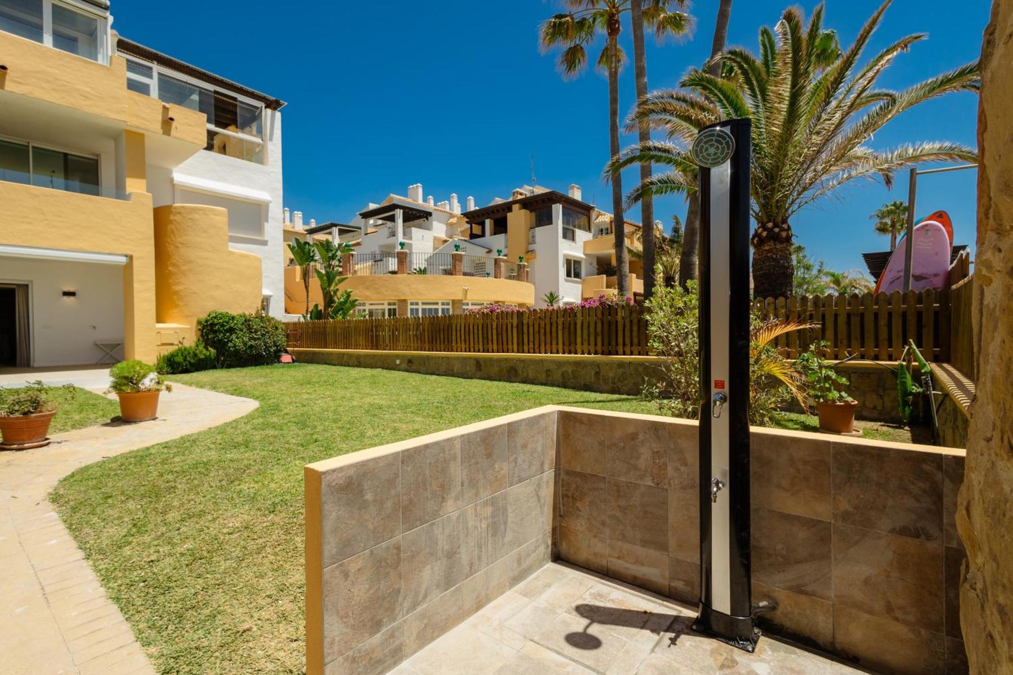 Renovated Apartment With Garden And Direct Beach Access, Marbella East Exterior foto